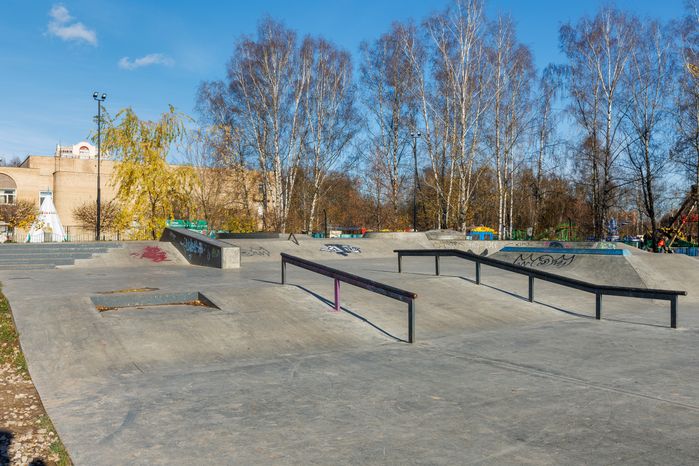 Скейт-парк в Городском парке культуры и отдыха Долгопрудного осенью