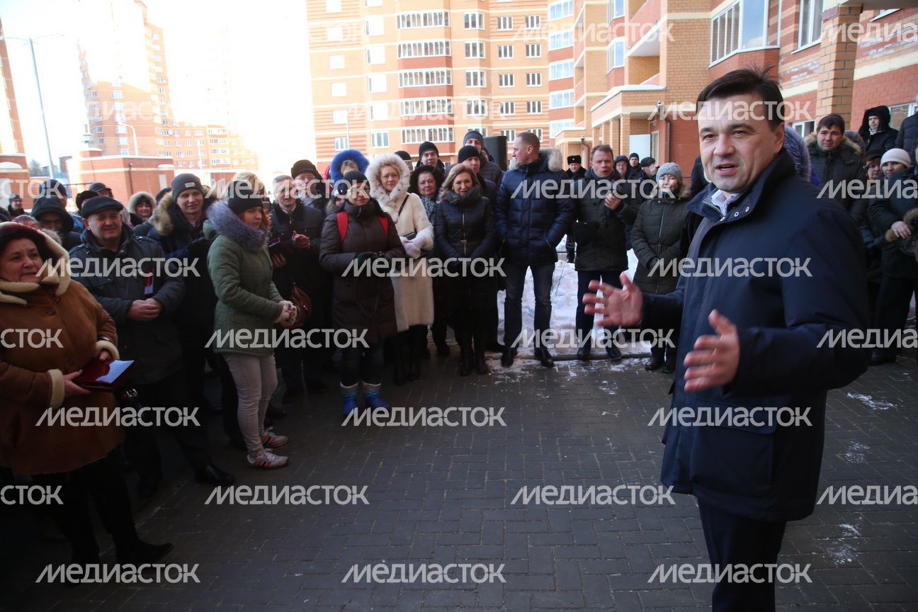 Воробьев вручил ключи от квартир в Котельниках переселенцам аварийных домов Дзержинского