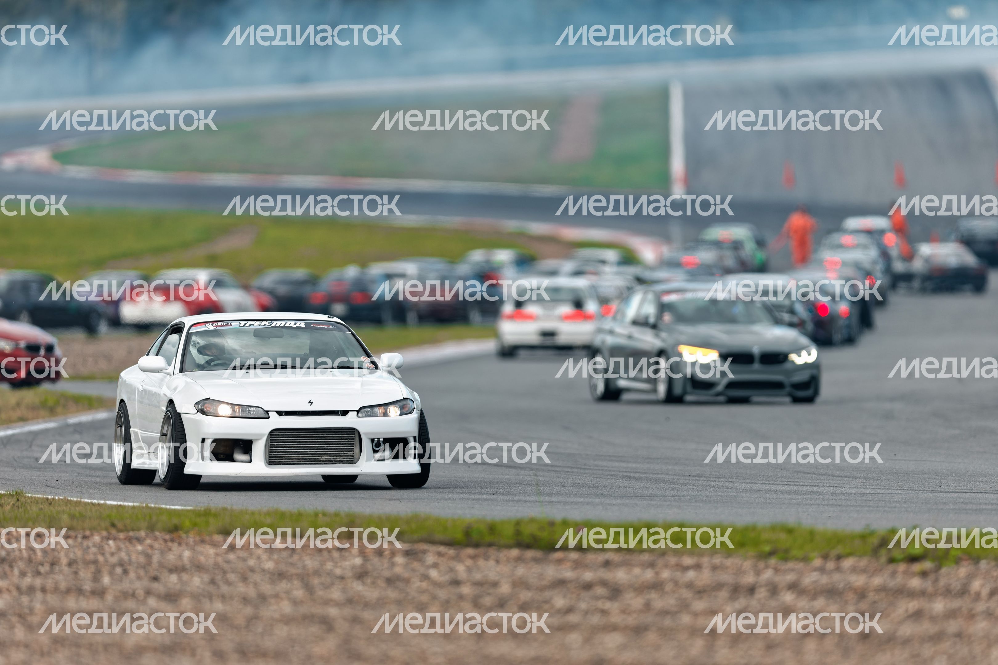 Дрифт-гонка автомобилей по автодрому Moscow Raceway на фестивале «Дрифт Экспо» в Волоколамске Дрифт-гонка автомобилей по автодрому Moscow Raceway на фестивале «Дрифт Экспо» в Волоколамске