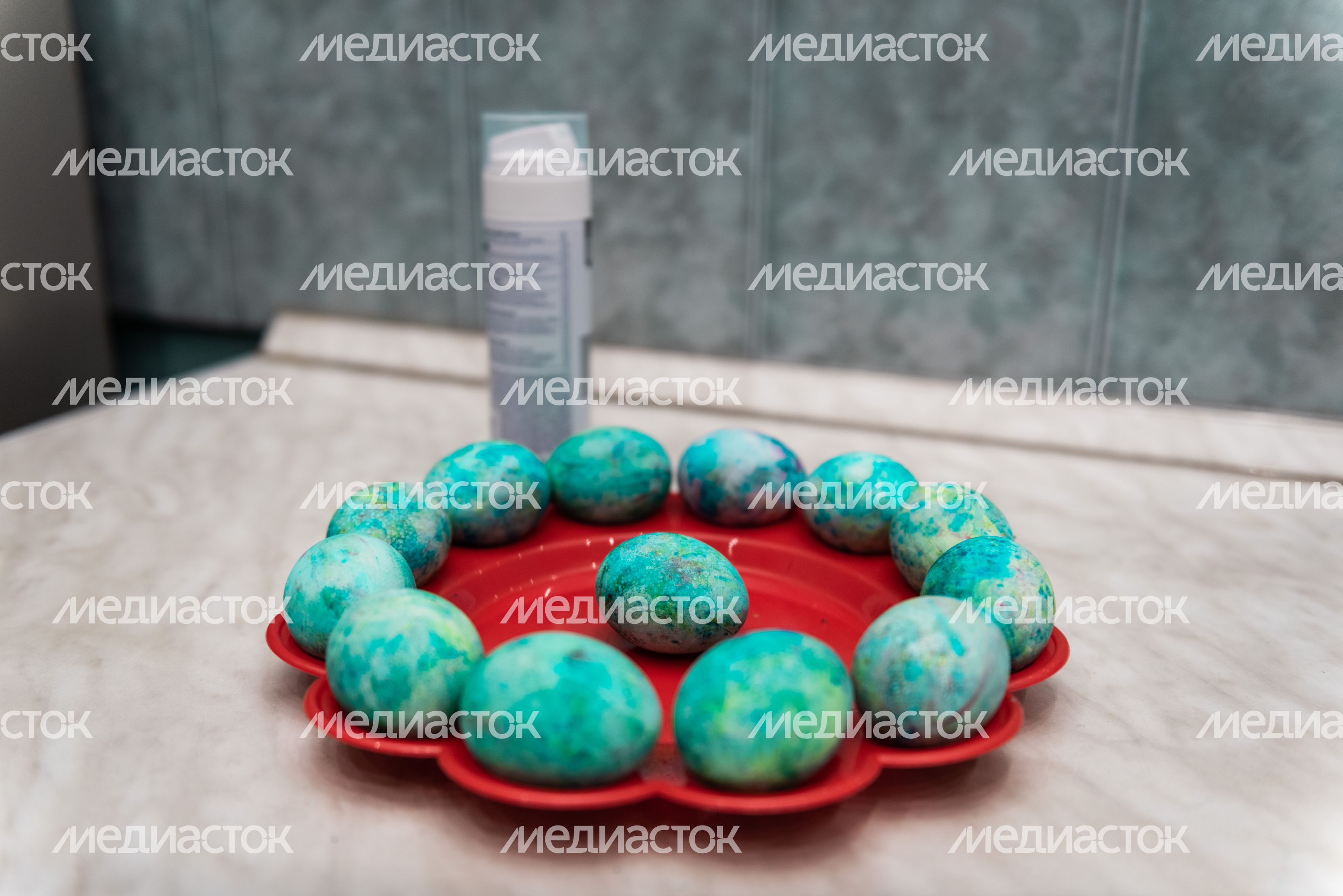 Эксперимент РИАМО по окраске яиц к Пасхе