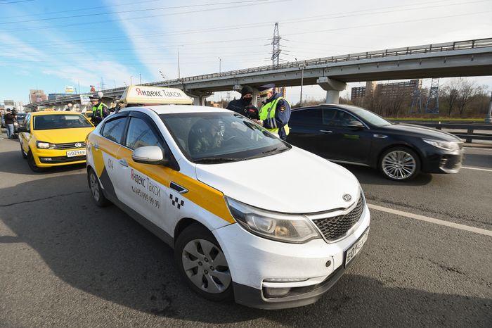 Проверка пропусков на въезде в Москву в период самоизоляции