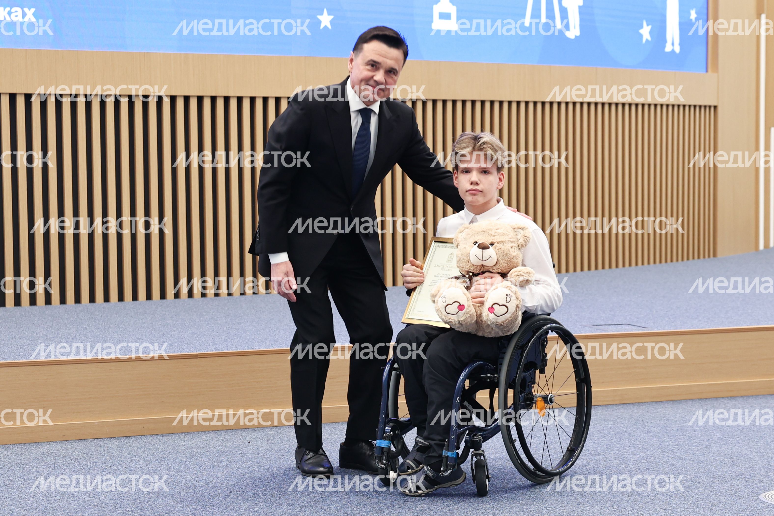 Андрей Воробьев наградил детей в рамках торжественной церемонии "Гордость Подмосковья" Андрей Воробьев наградил детей в рамках торжественной церемонии "Гордость Подмосковья"