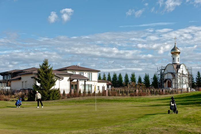 Гольф-поле клуба Dmitrov Golf Resort в Дмитровском округе