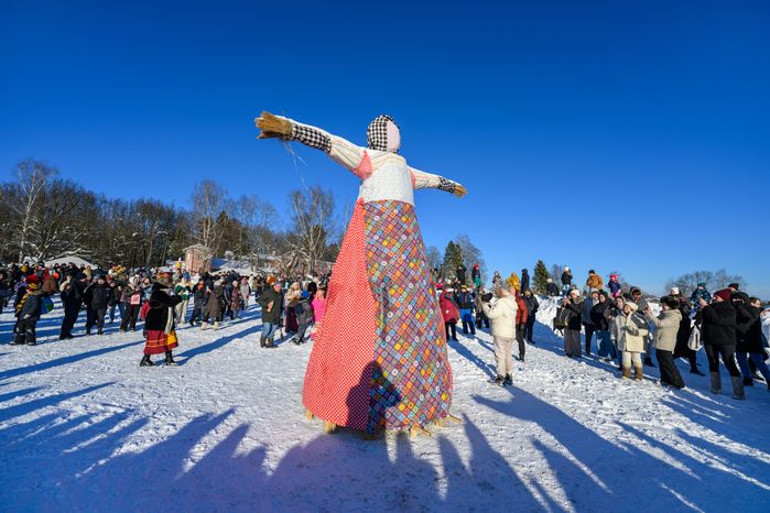 Сожжение чучела на Масленице в Мураново