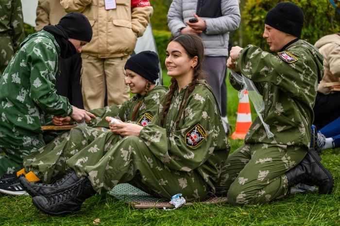 Военно-патриотическая игра «Юнармия, вперед!», посвященная Дню Победы, в Горках Ленинских
