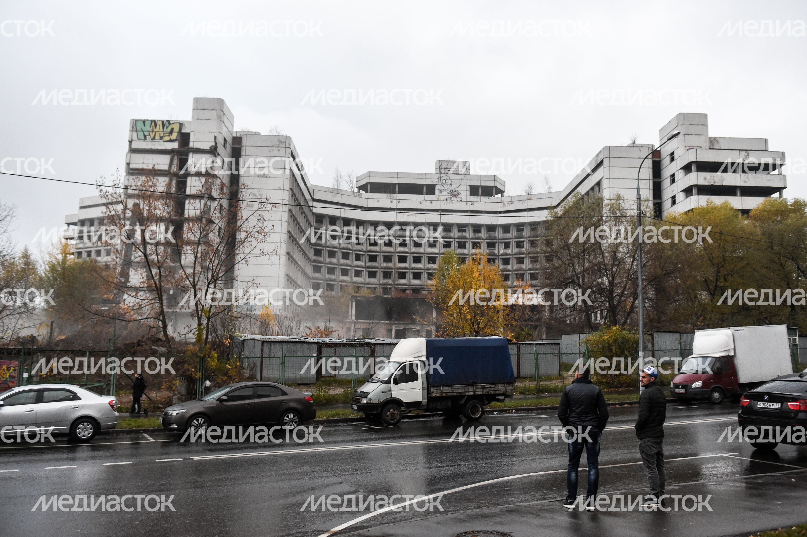 Начало работ по демонтажу Ховринской заброшенной больницы