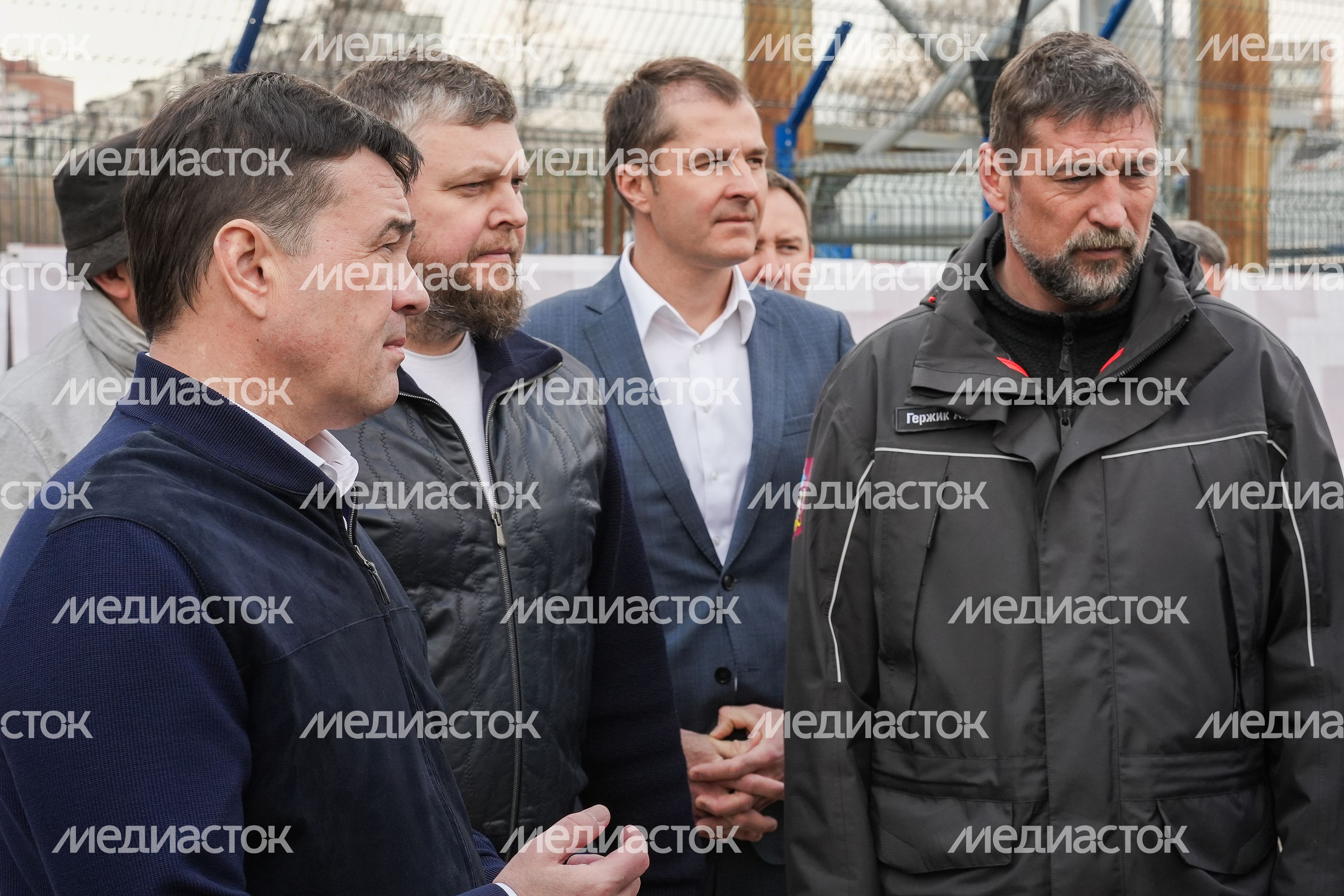 Проверка строительства пешеходного перехода в Люберцах Губернатором Подмосковья