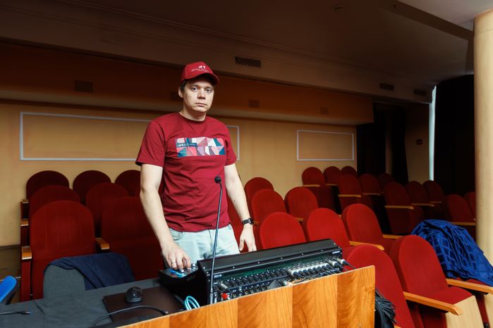 Униформа сотрудников Люберецкого дворца культуры оформлена в едином стиле проекта «Умный ДК»