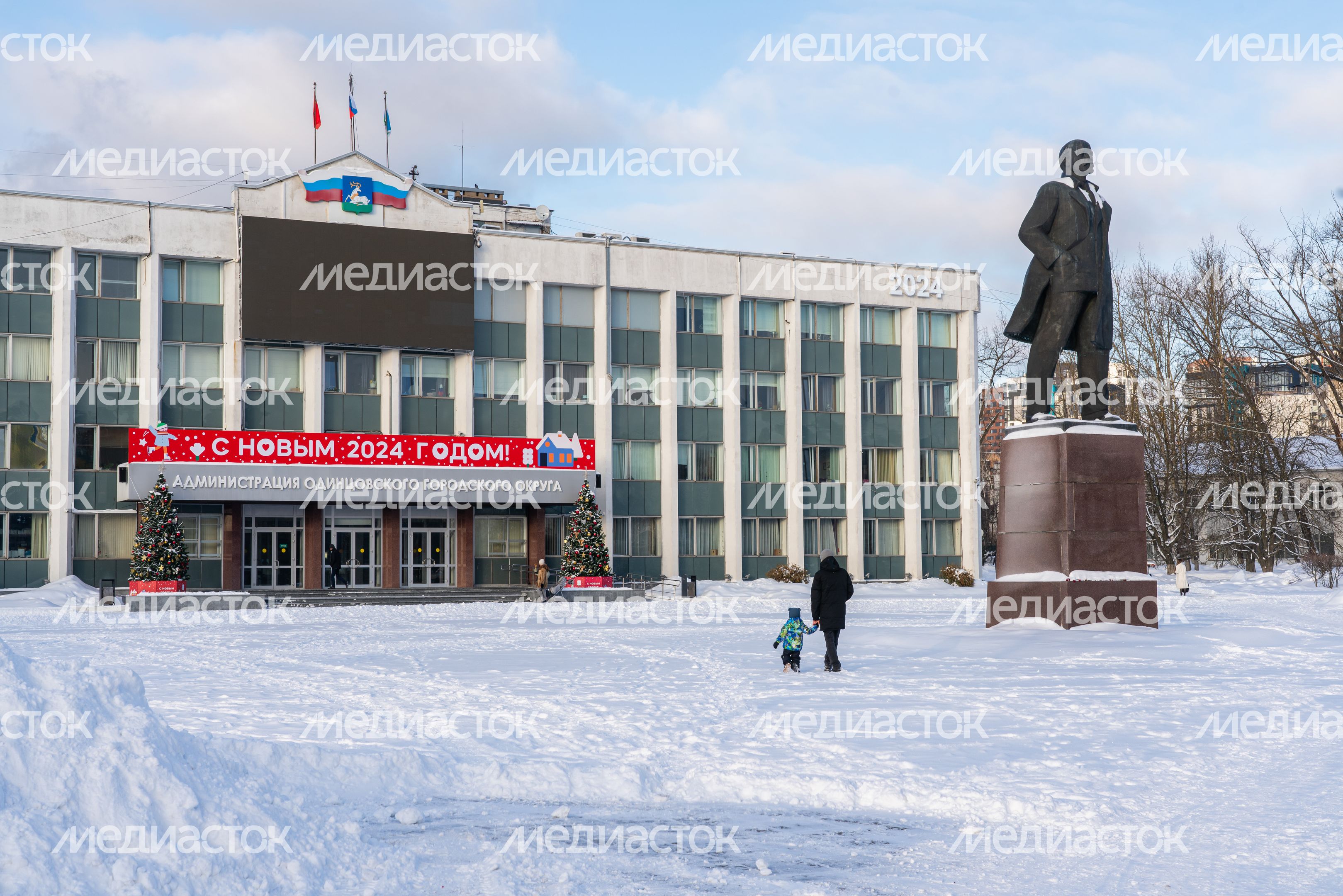 Памятник В.И. Ленину на центральной площади Одинцово