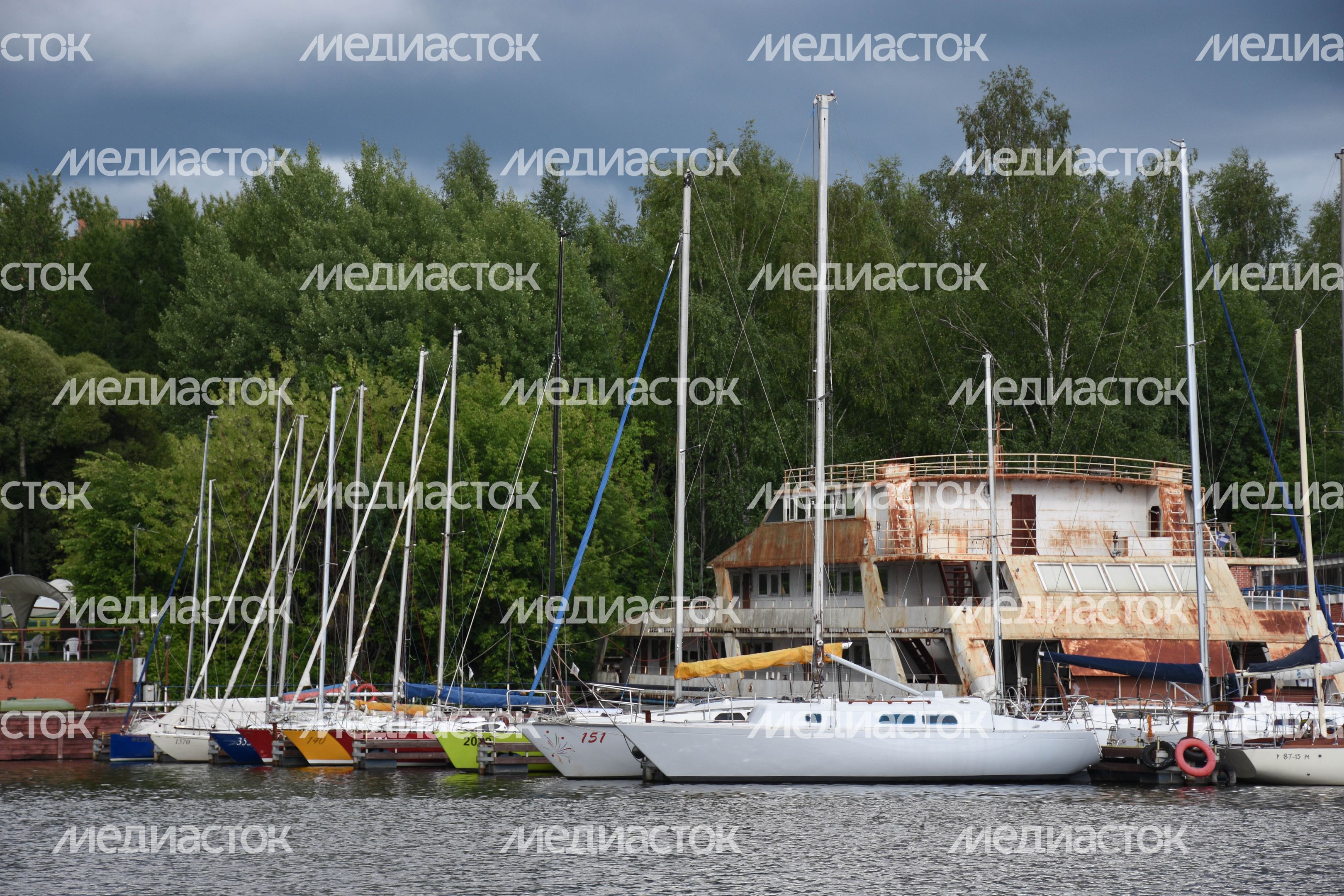 Московский международный яхтенный порт в Долгопрудном Московский международный яхтенный порт в Долгопрудном