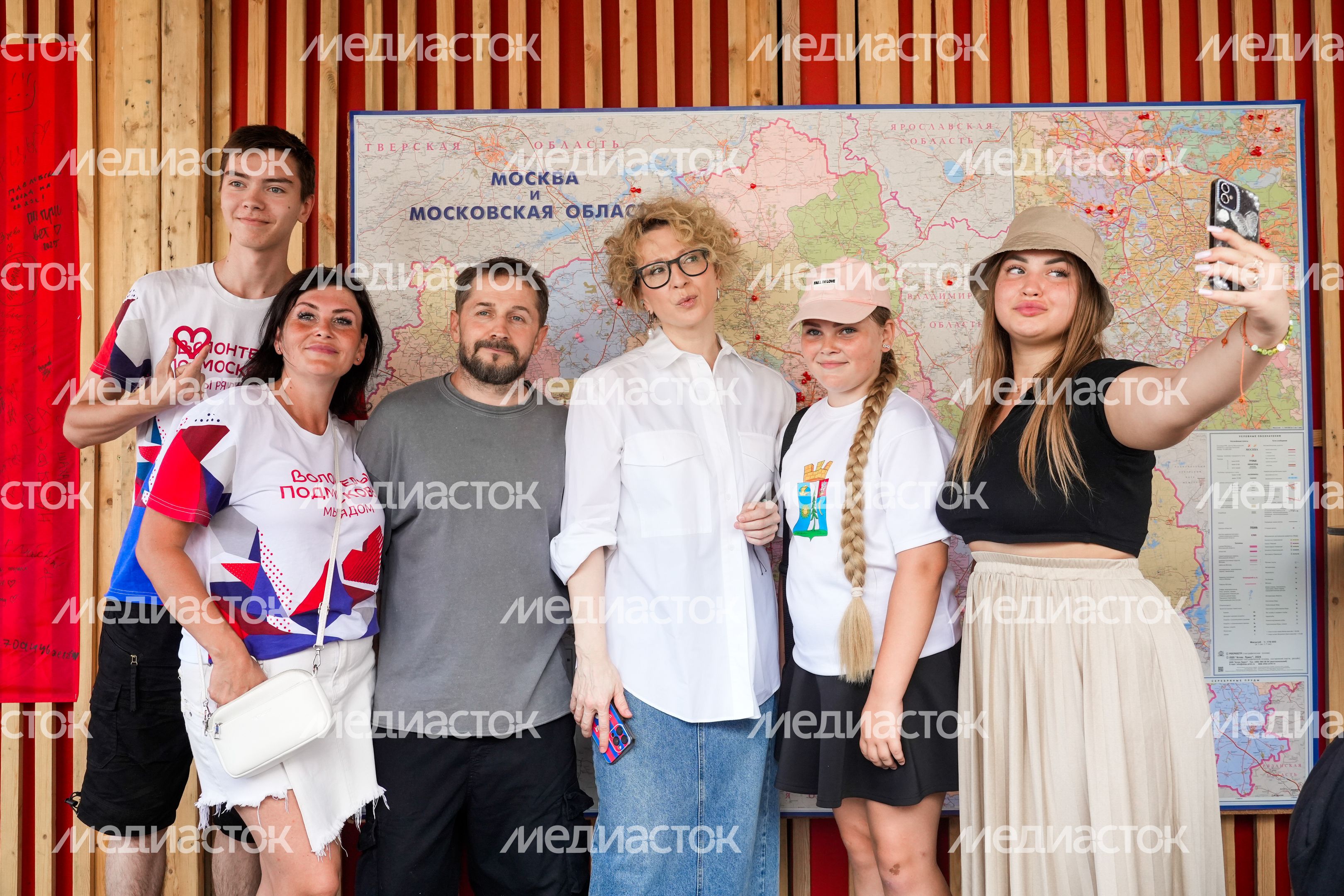Яна Чурикова на фестивале "Волонтеров Подмосковья" в Красногорске Яна Чурикова на фестивале "Волонтеров Подмосковья" в Красногорске
