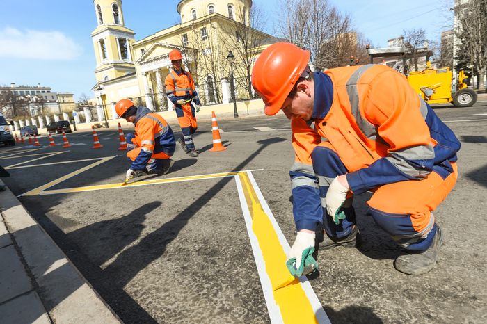 Нанесение дорожной разметки в Москве