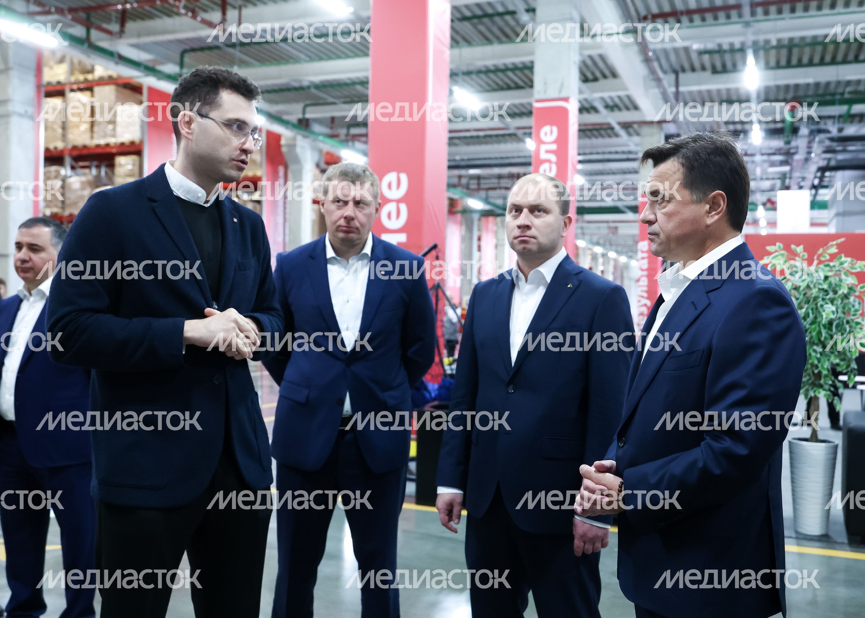 Андрей Воробьев принял участие в открытии распредцентра "Магнит" в Подольске Андрей Воробьев принял участие в открытии распредцентра "Магнит" в Подольске