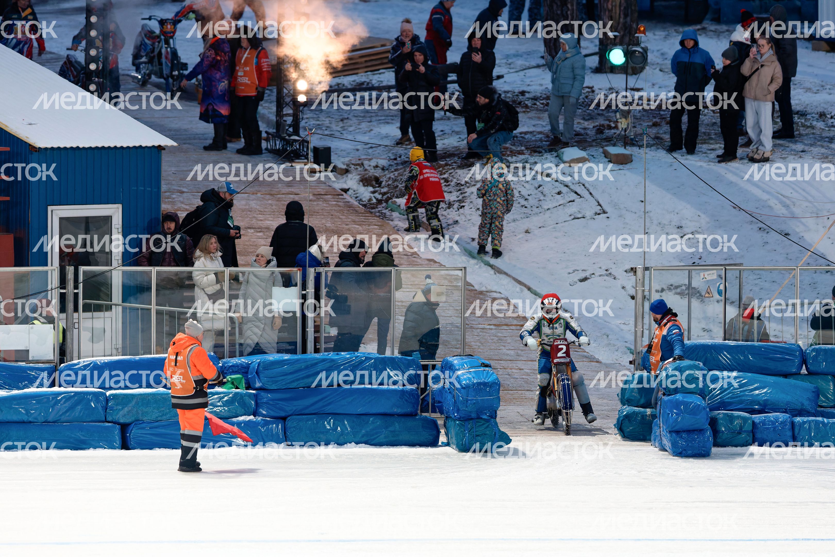Чемпионат России по мотогонкам на льду в Красногорске Чемпионат России по мотогонкам на льду в Красногорске