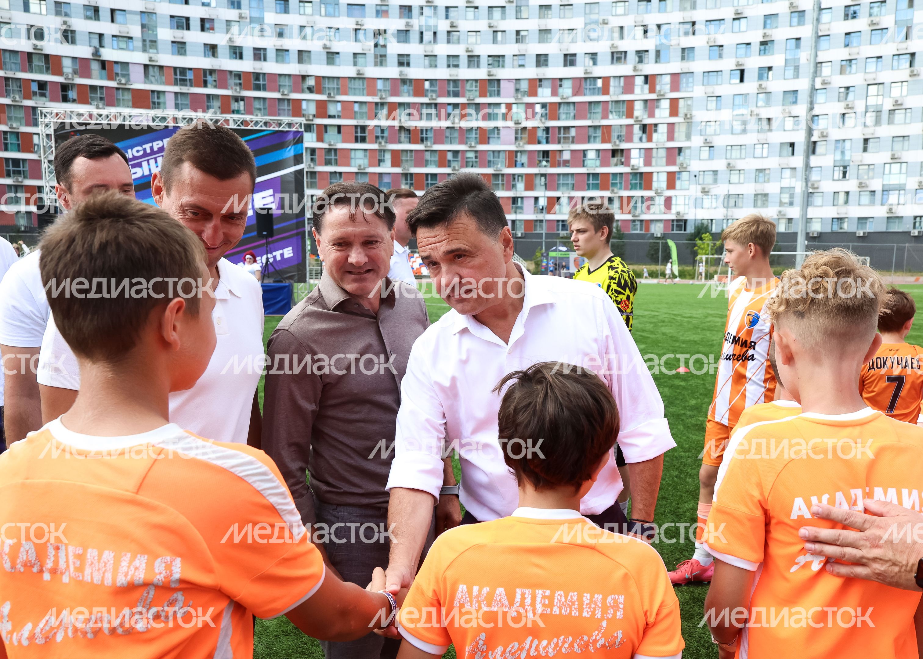 Андрей Воробьев поздравил жителей Подмосковья с Днем физкультурника Андрей Воробьев поздравил жителей Подмосковья с Днем физкультурника