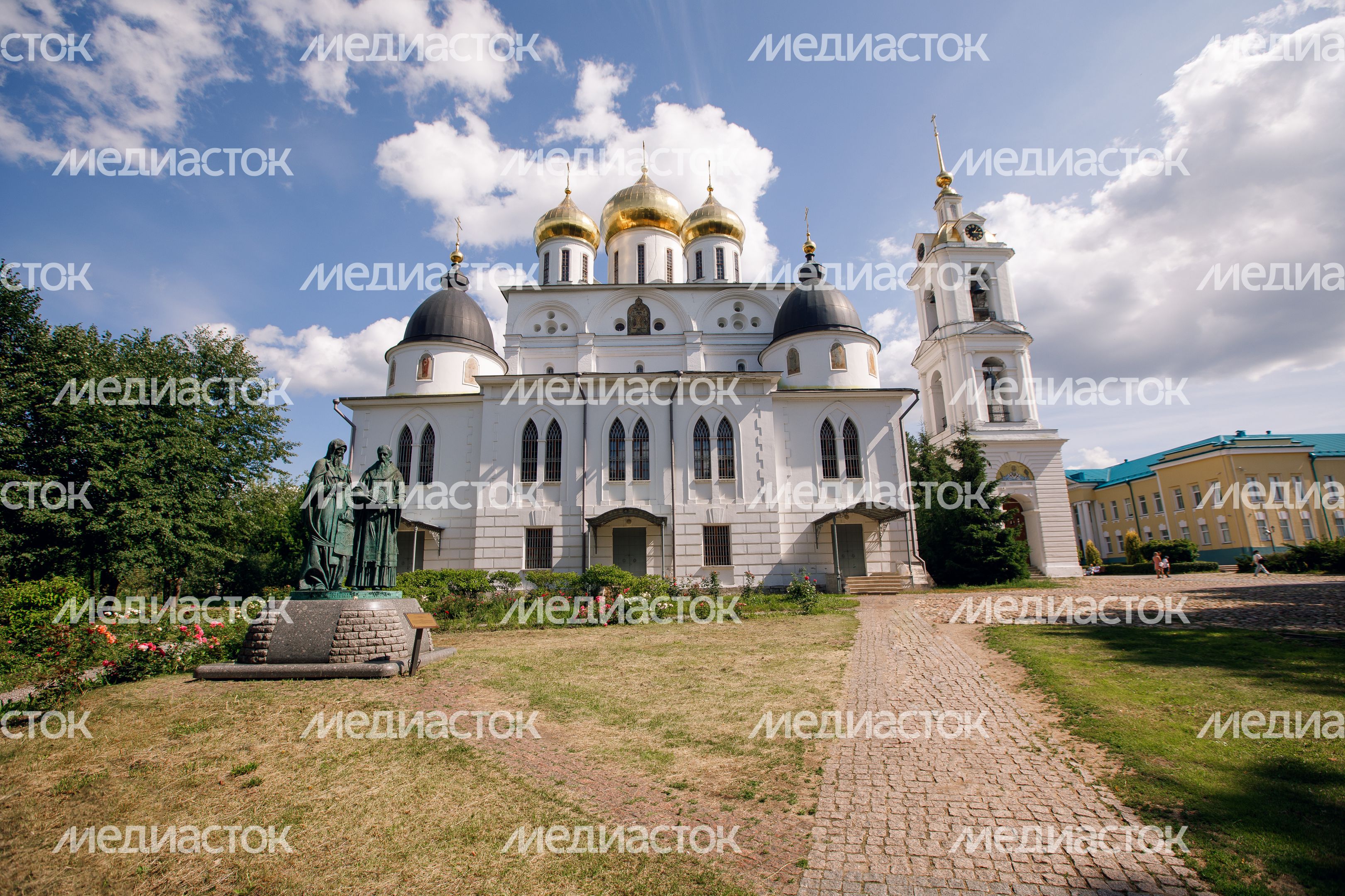 Дмитров. Памятник святым Кириллу и Мефодию Дмитров. Памятник святым Кириллу и Мефодию