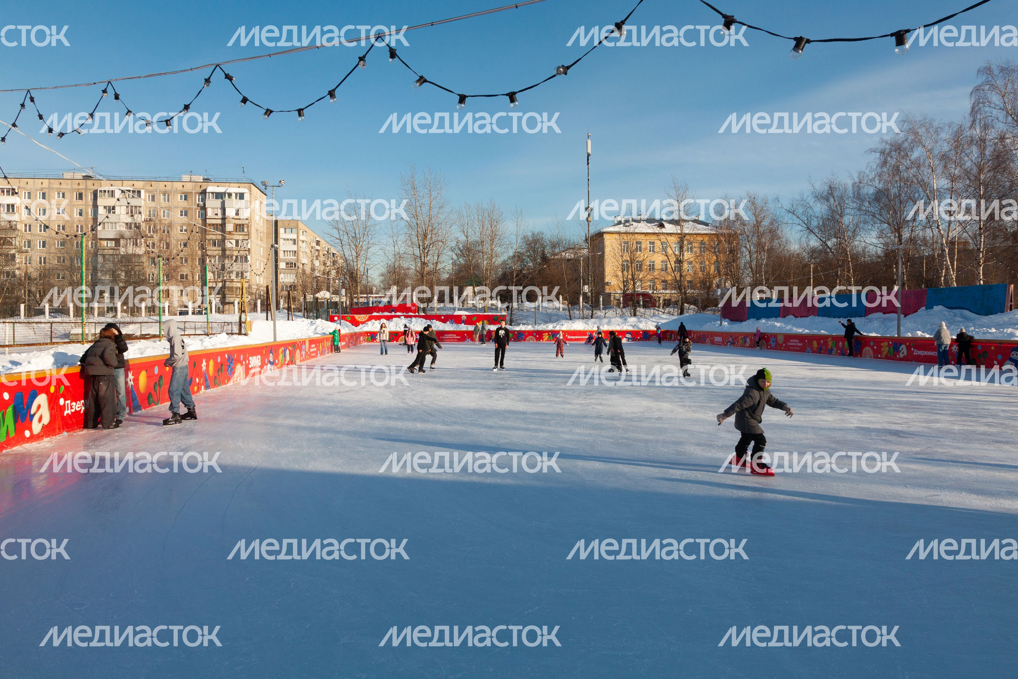 Каток у стадиона «Орбита» в Дзержинском Каток у стадиона «Орбита» в Дзержинском