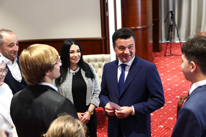 Андрей Воробьев наградил подростков, спасших людей в «Крокусе», а также работников образования и культуры