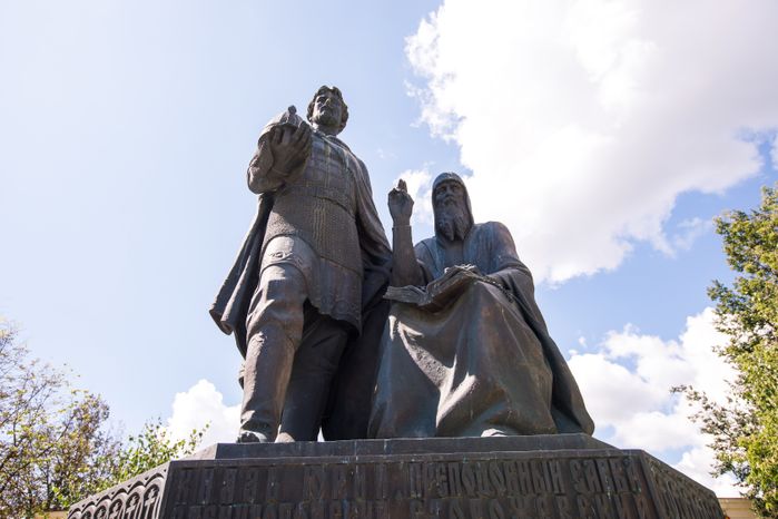 Звенигород. Памятник князю Юрию Звенигородскому и святому Савве Сторожевскому
