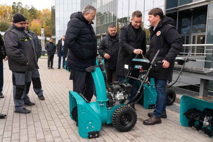 Новая техника поступила в коммунальные службы 33 округов области