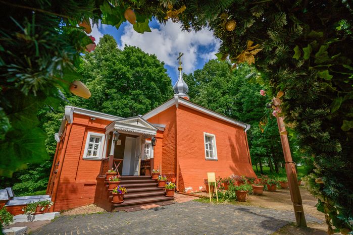 Церковь во имя Спаса Нерукотворного в музее-заповеднике «Усадьба "Мураново" имени Ф.И. Тютчева» в Пушкинском округе