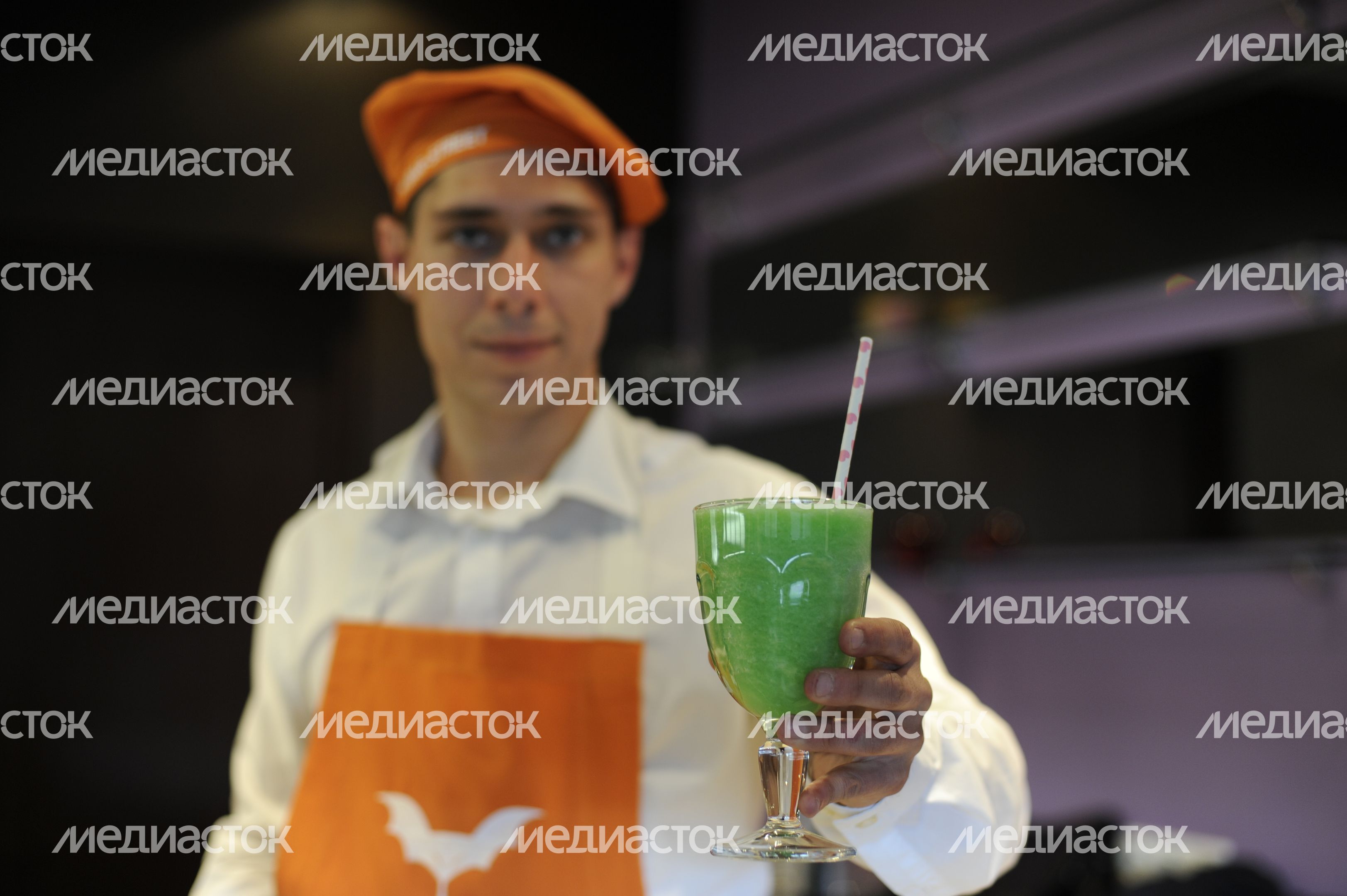Приготовление мятного смузи Приготовление мятного смузи