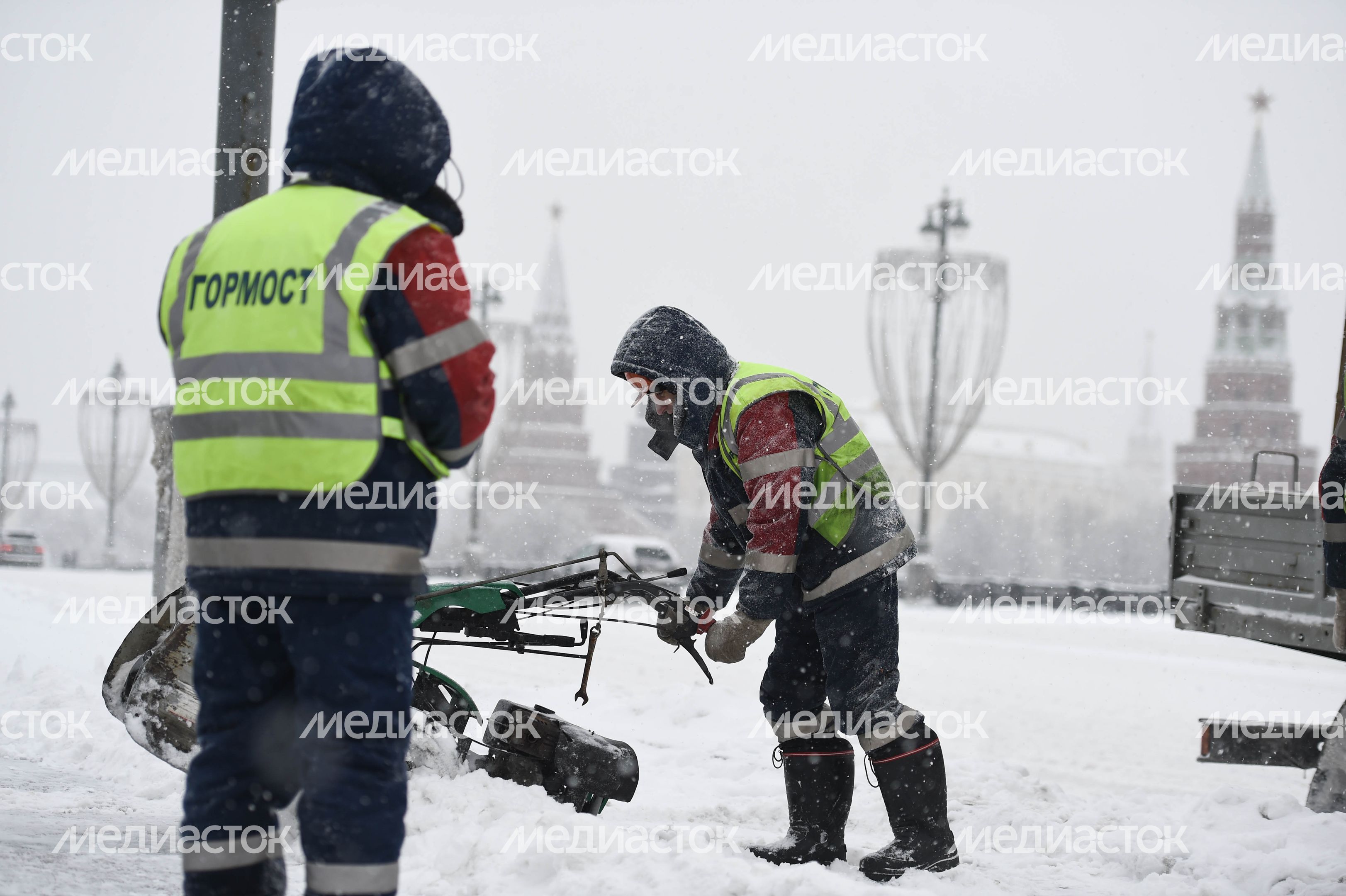 Рекордный снегопад в Москве и Подмосковье