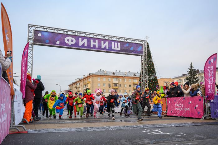 Новогодний забег в карнавальных костюмах Space Carnival 2024 в Королеве