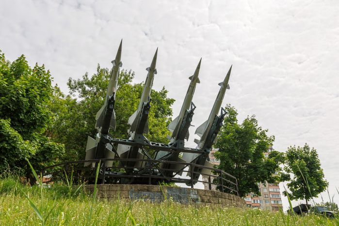 Зенитно-ракетный комплекс С-125 в составе памятника «Создателям ракетного щита России» в городе Дзержинский
