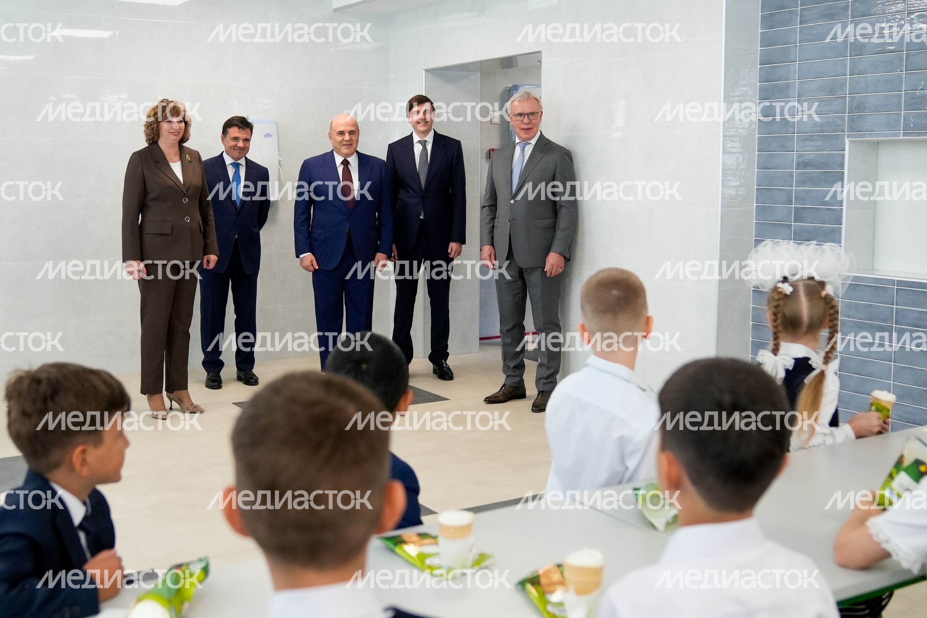 Михаил Мишустин, Андрей Воробьев и Сергей Кравцов поздравили с Днем знаний учеников и педагогов "Орбиты" Михаил Мишустин, Андрей Воробьев и Сергей Кравцов поздравили с Днем знаний учеников и педагогов "Орбиты"