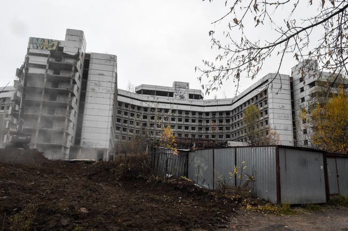 Начало работ по демонтажу Ховринской заброшенной больницы