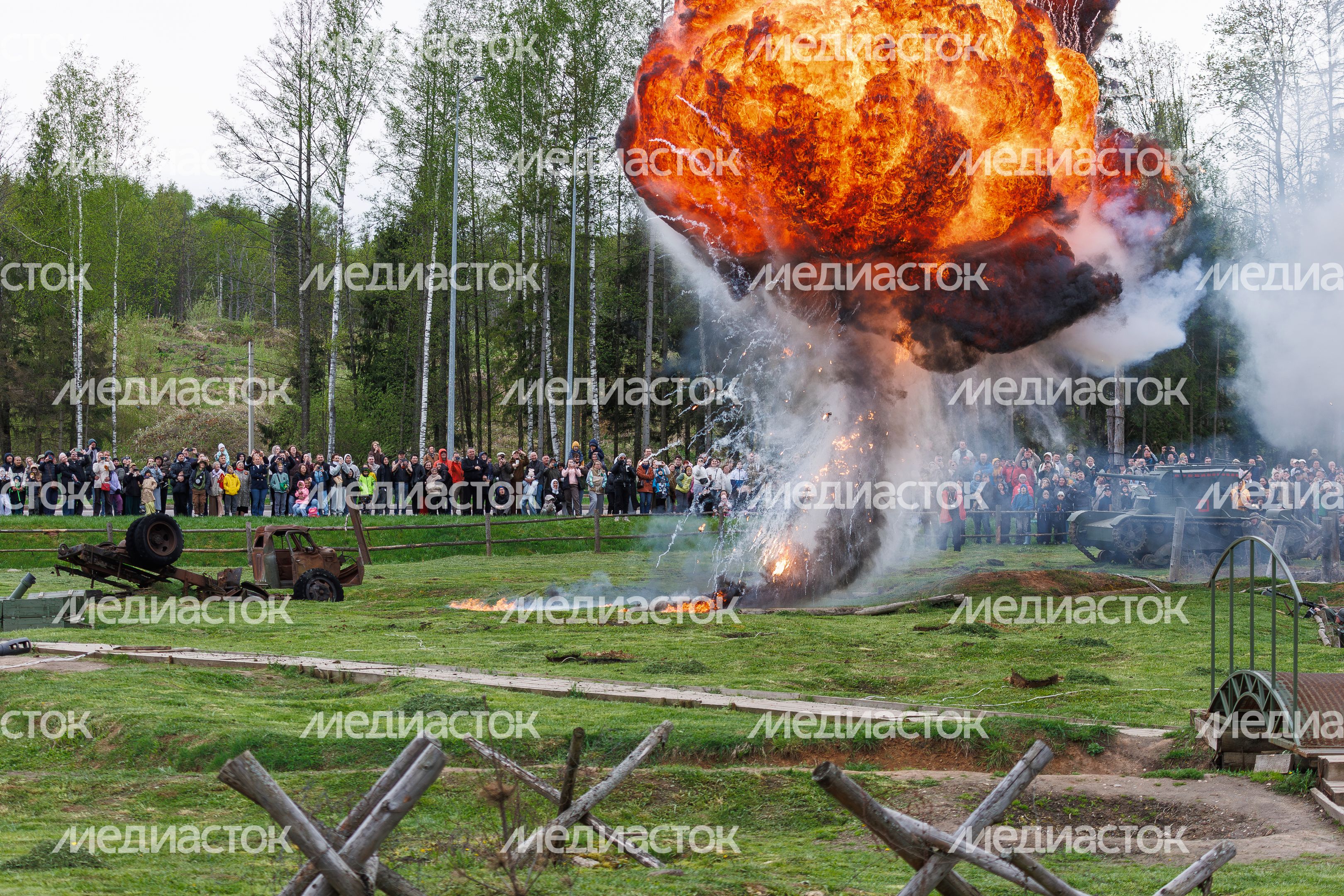 День Победы в Центральном парке «Патриот» Одинцовского округа: военно-историческая реконструкция «В логове зверя» День Победы в Центральном парке «Патриот» Одинцовского округа: военно-историческая реконструкция «В логове зверя»