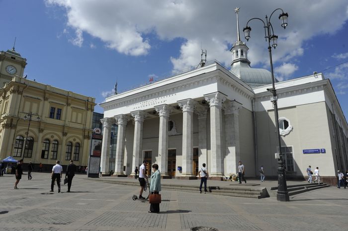 Станция метро «Комсомольская»