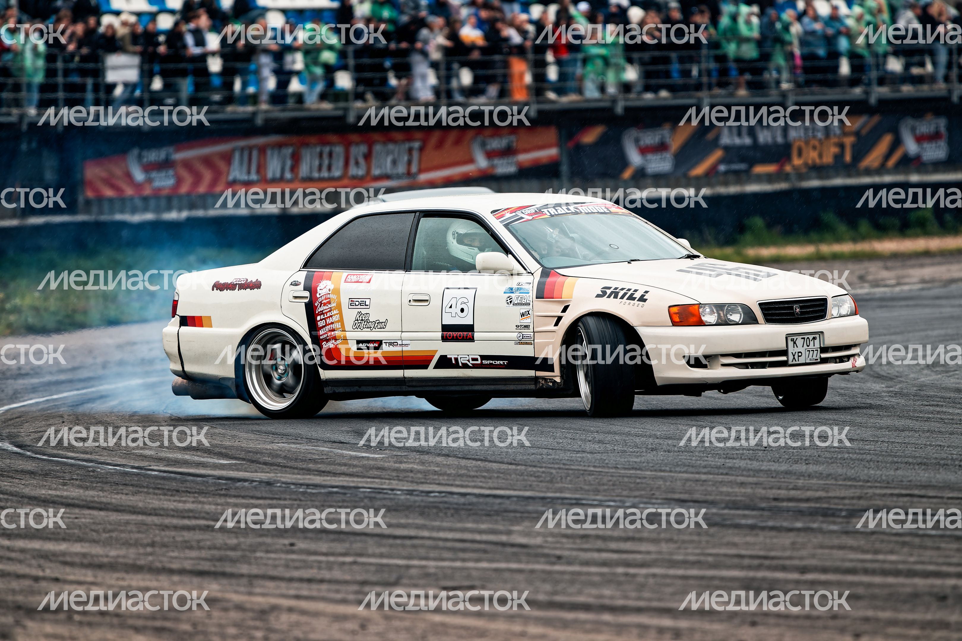 Гонка автомобилей на дрифт-фестивале скорости и драйва Drift Expo Track Mode 2025 Гонка автомобилей на дрифт-фестивале скорости и драйва Drift Expo Track Mode 2025