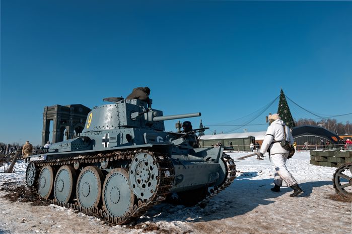 Военно-историческая реконструкция битвы за Сталинград у храма ВС РФ в Кубинке