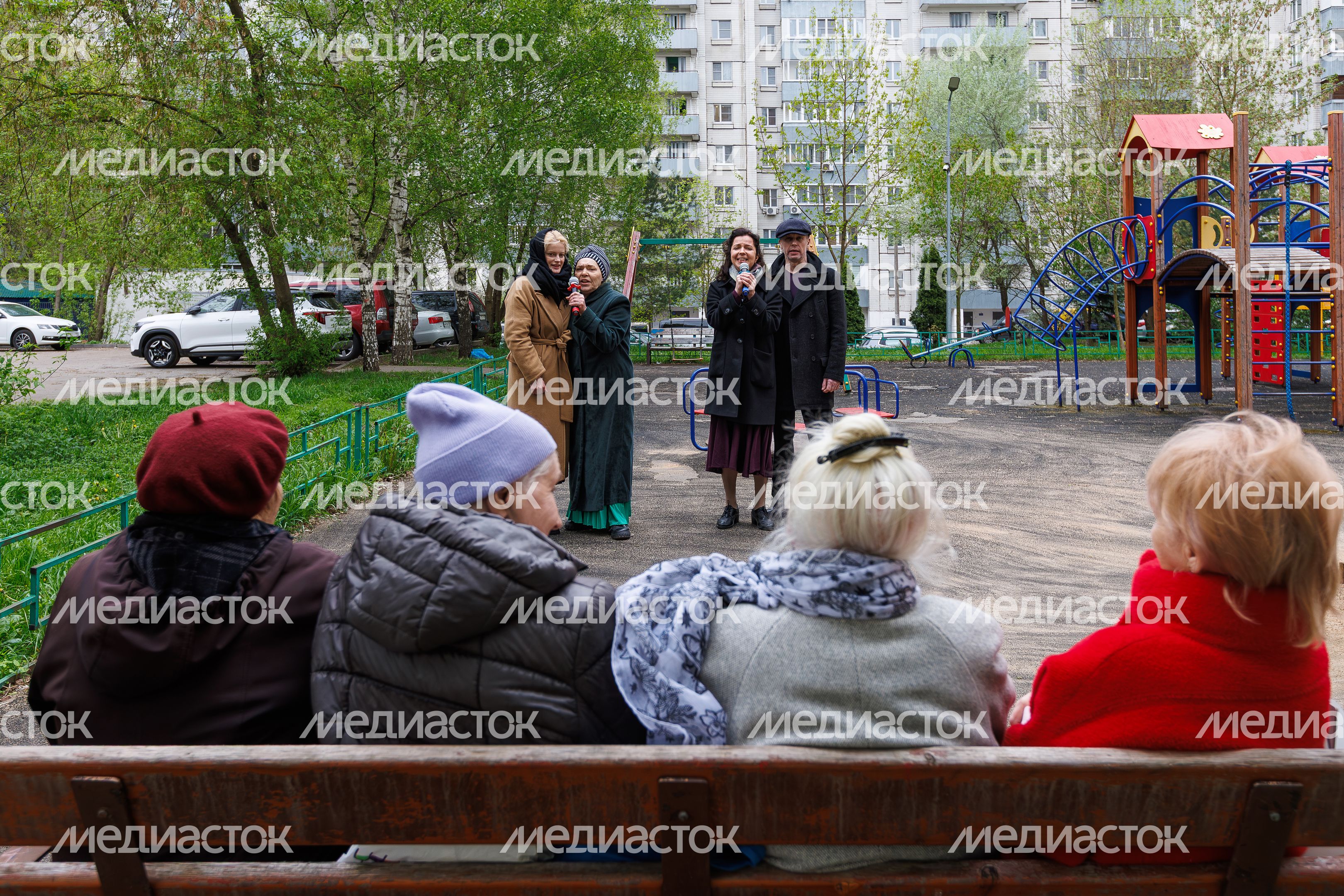 Акция «Песни Победы» для жительницы блокадного Ленинграда Людмилы Ивановны Бриллиантовой ко Дню Победы в Химках Акция «Песни Победы» для жительницы блокадного Ленинграда Людмилы Ивановны Бриллиантовой ко Дню Победы в Химках