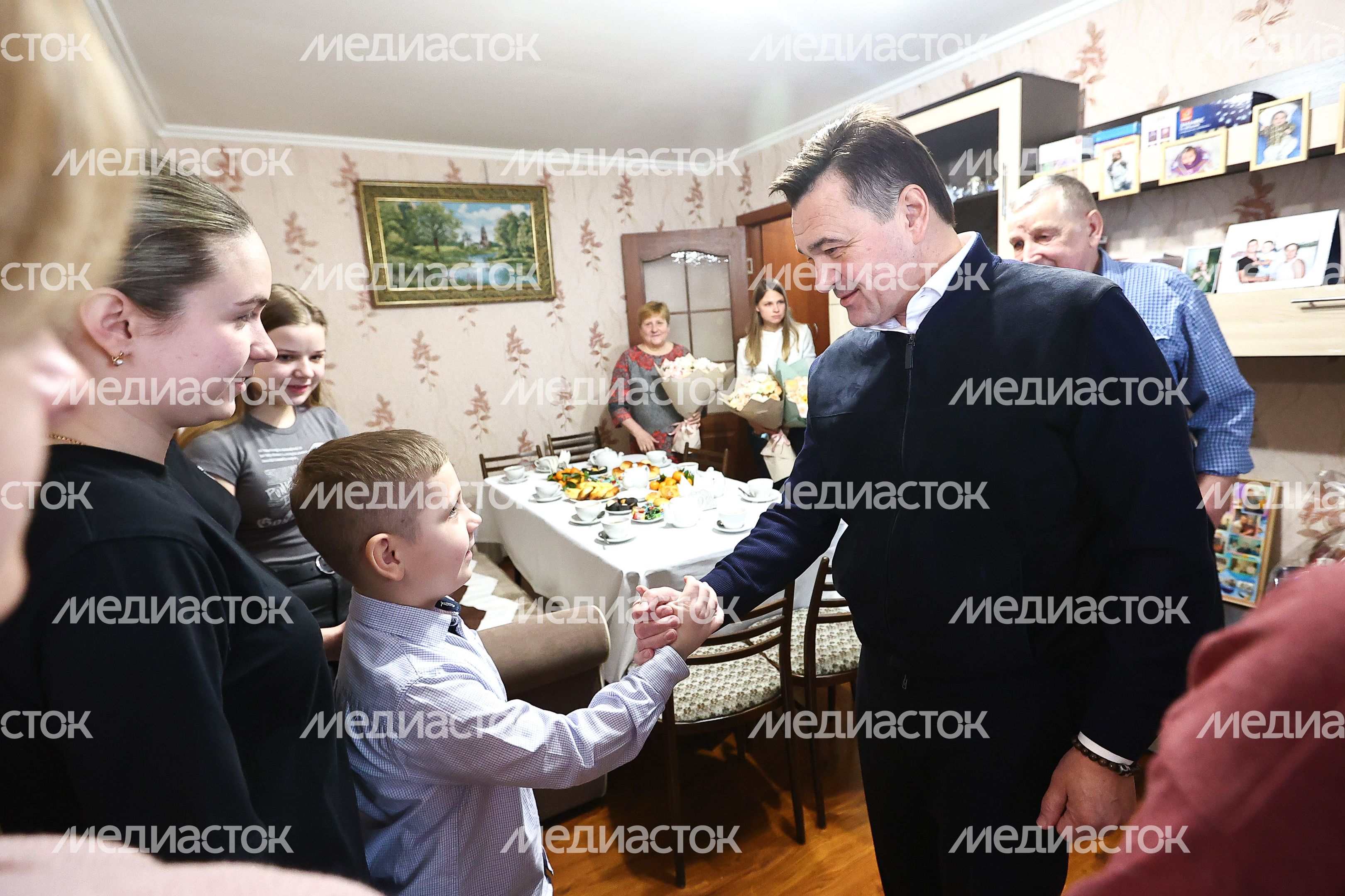 Андрей Воробьев навестил семью участников СВО