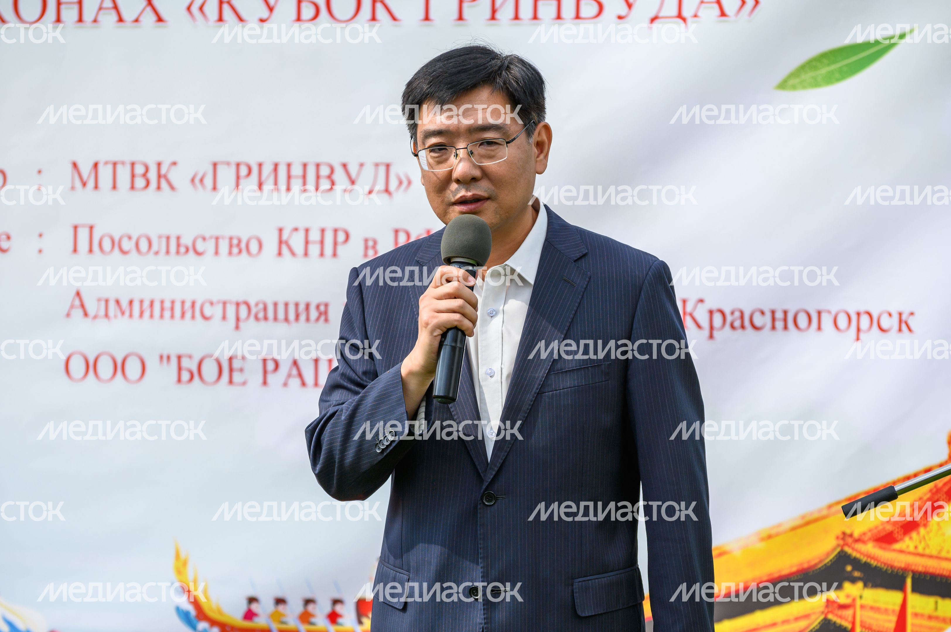 Гонки на лодках-драконах в Красногорске в год празднования 75-летия дипотношений КНР и России