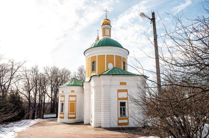 Весенние виды Храма Иоанна Предтечи в Садках