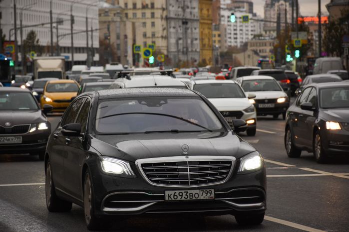 Повседневная жизнь города в Москве осенью
