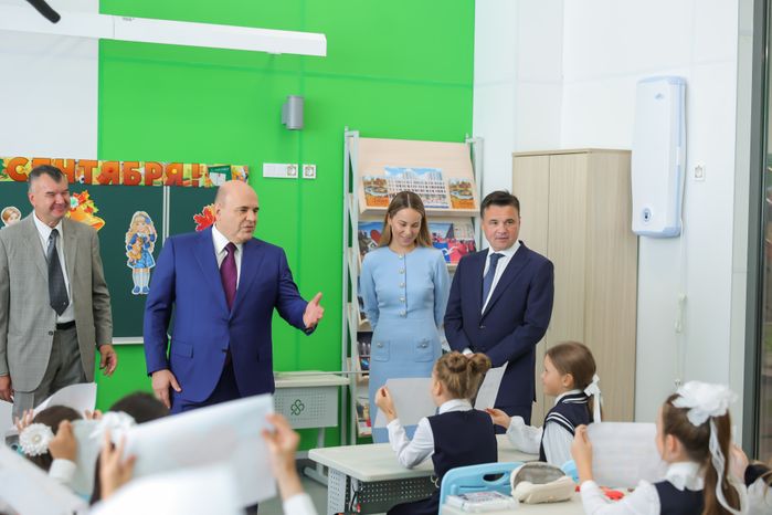 Михаил Мишустин и Андрей Воробьев поздравили учащихся и педагогов лобненского лицея «Авиатика»