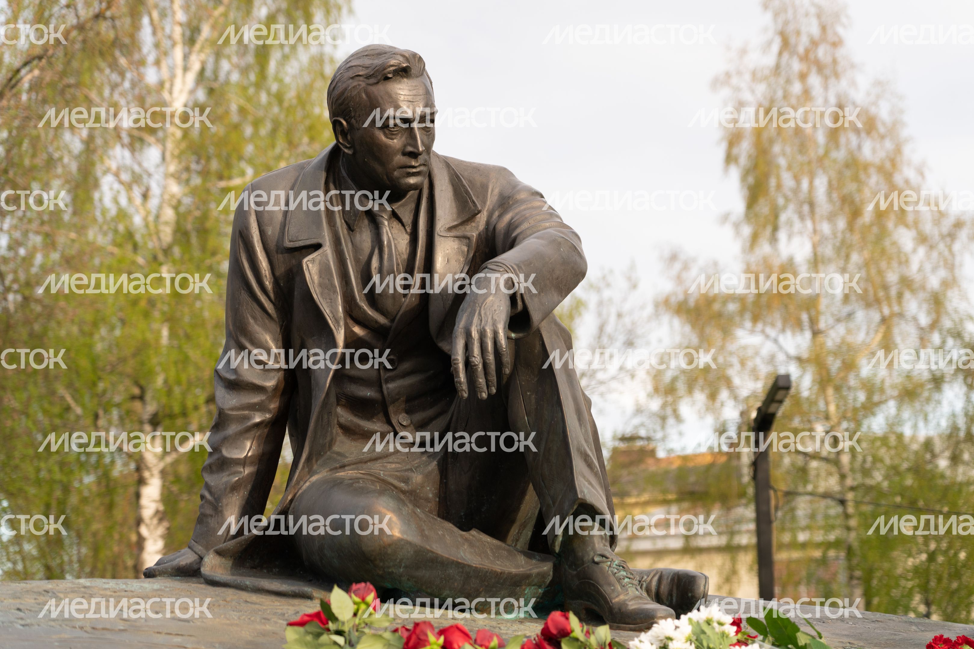 Памятник Вячеславу Тихонову