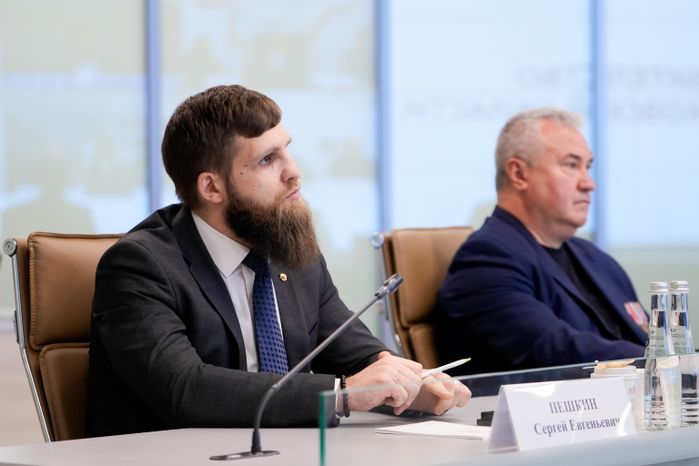 На совещании с губернатором главной темой стала поддержка защитников Родины и их близких