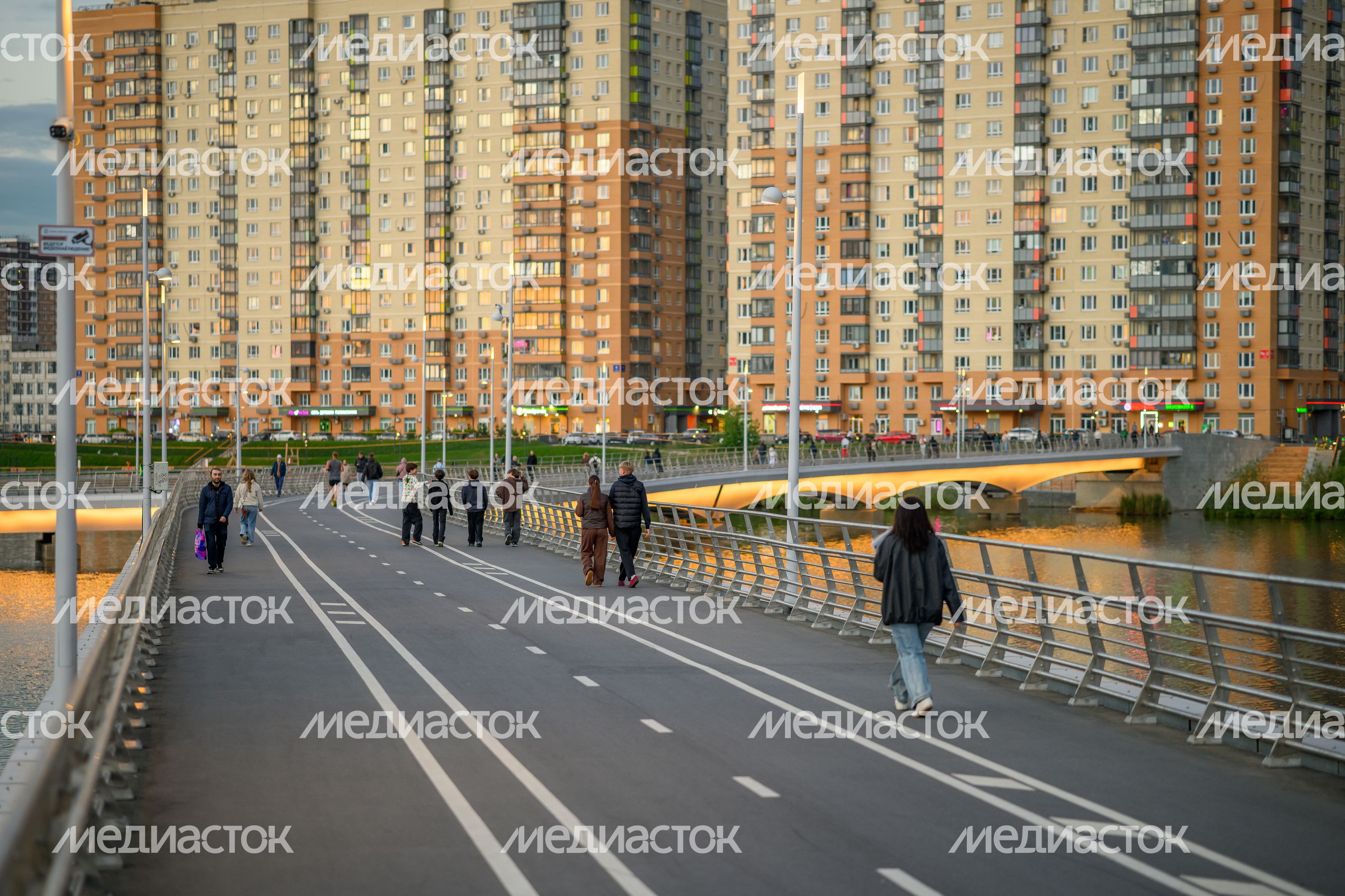 Пешеходный мост через озеро Черное соединил микрорайон Зенино в Люберцах и Некрасовку в Москве