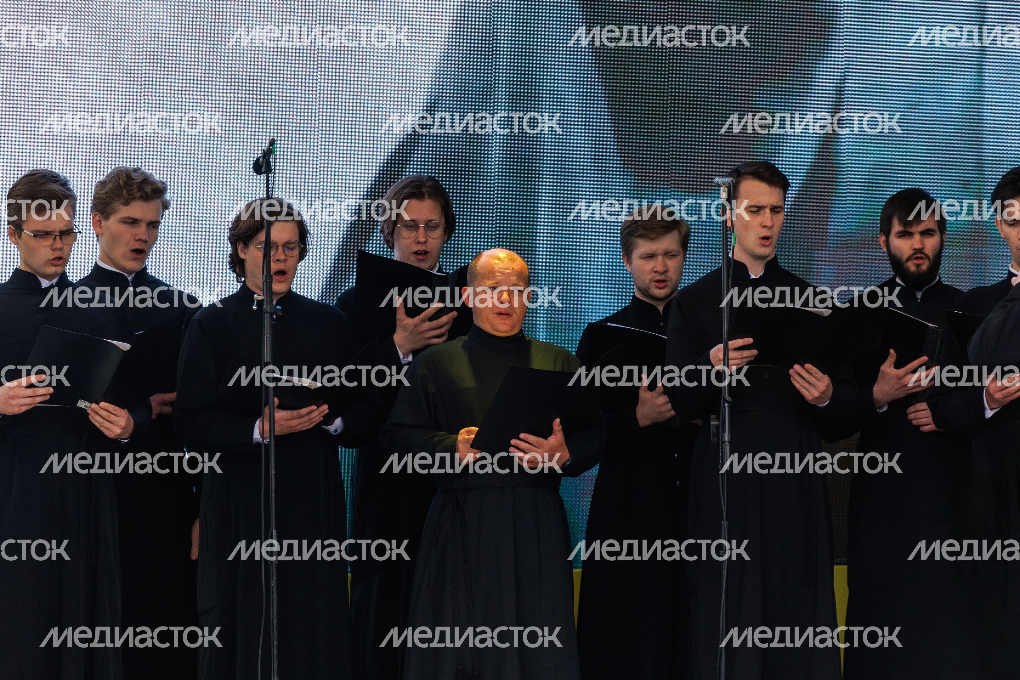 Концерт творческих коллективов Сергиева Посада на открытии Фестиваля театров малых городов России на Советской площади Концерт творческих коллективов Сергиева Посада на открытии Фестиваля театров малых городов России на Советской площади