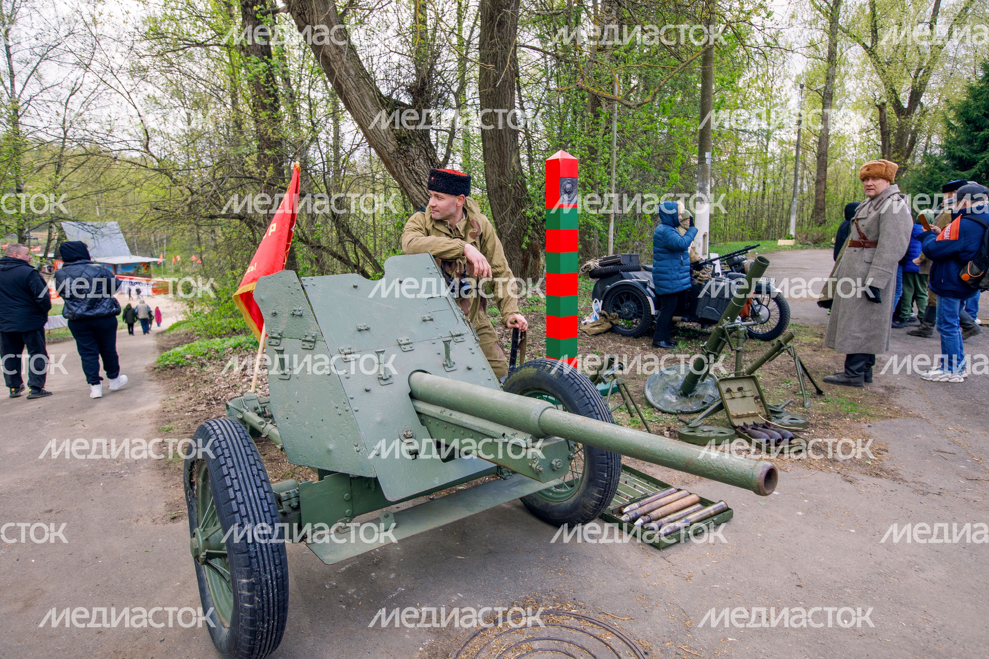 Военно-историческая реконструкция "Успех в единстве поколений" в Химках Военно-историческая реконструкция "Успех в единстве поколений" в Химках