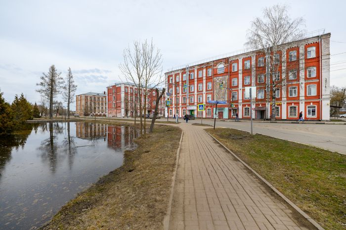 Рабочие казармы ткацкой фабрики Н. Зимина в городе Дрезна Орехово-Зуевского округа