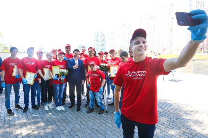 Награждение губернатором Подмосковья волонтеров за работу в период пандемии коронавируса