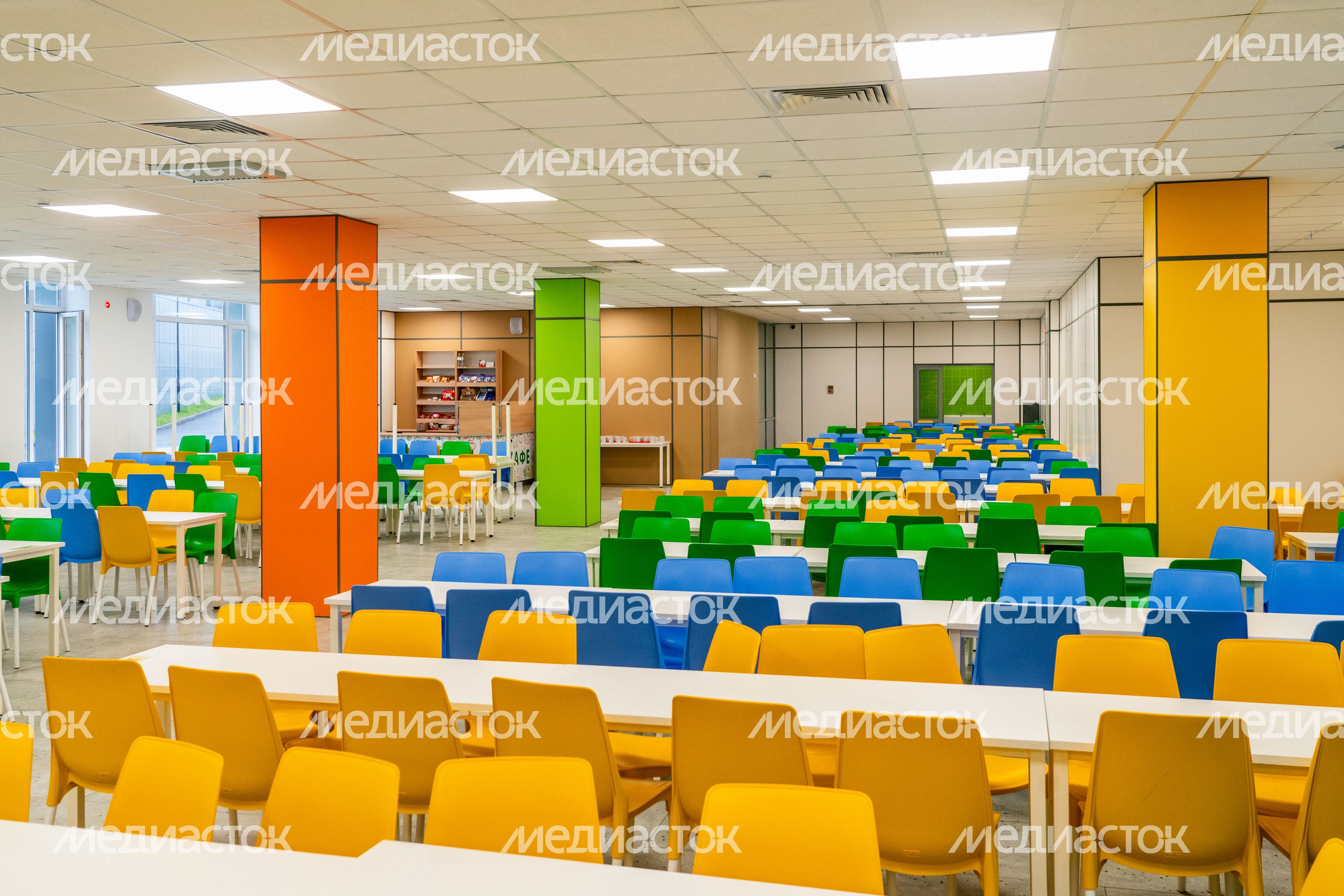 Столовая в новом корпусе «Интеллектуал» школы «КвантУм» им. Героя СССР В. Фабричнова в мкр. Восточный Звенигорода Столовая в новом корпусе «Интеллектуал» школы «КвантУм» им. Героя СССР В. Фабричнова в мкр. Восточный Звенигорода