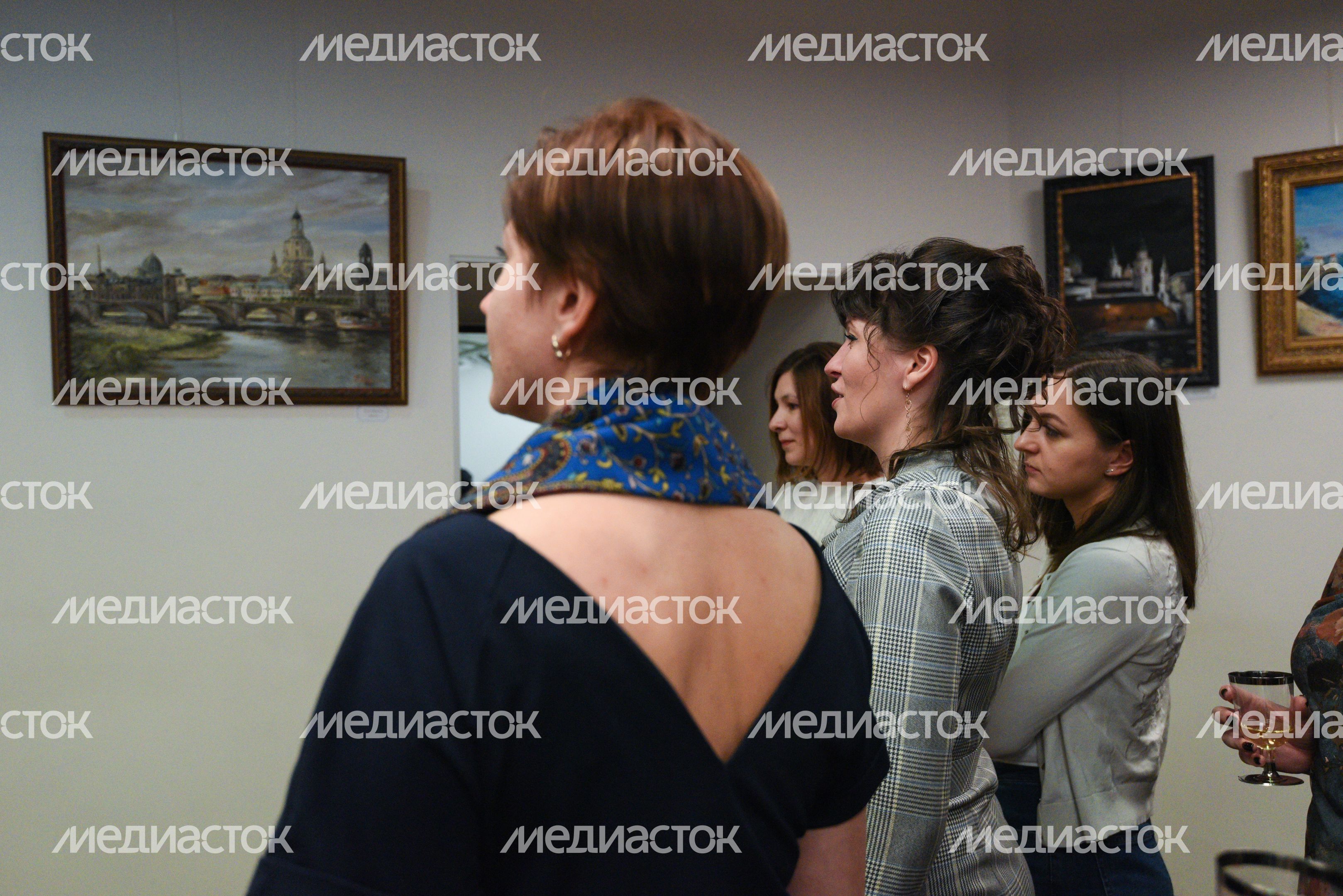 Открытие выставки «Европейские улицы» художника Ольги Шараповой в Москве